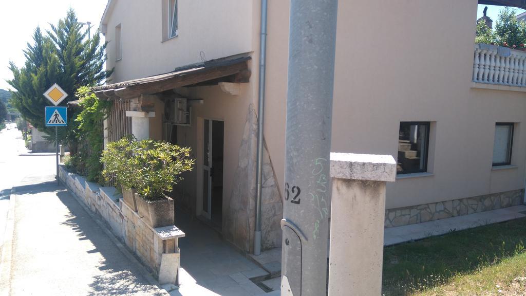 Apartments Pula With Private Parking Self Check In Eksteriør bilde